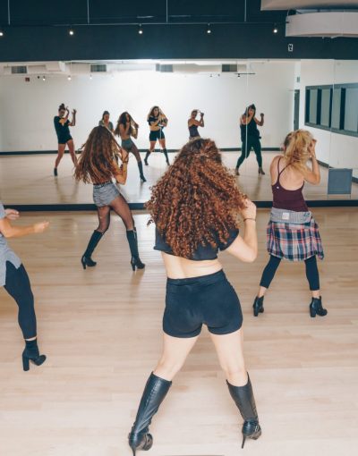 dance-class-in-studio